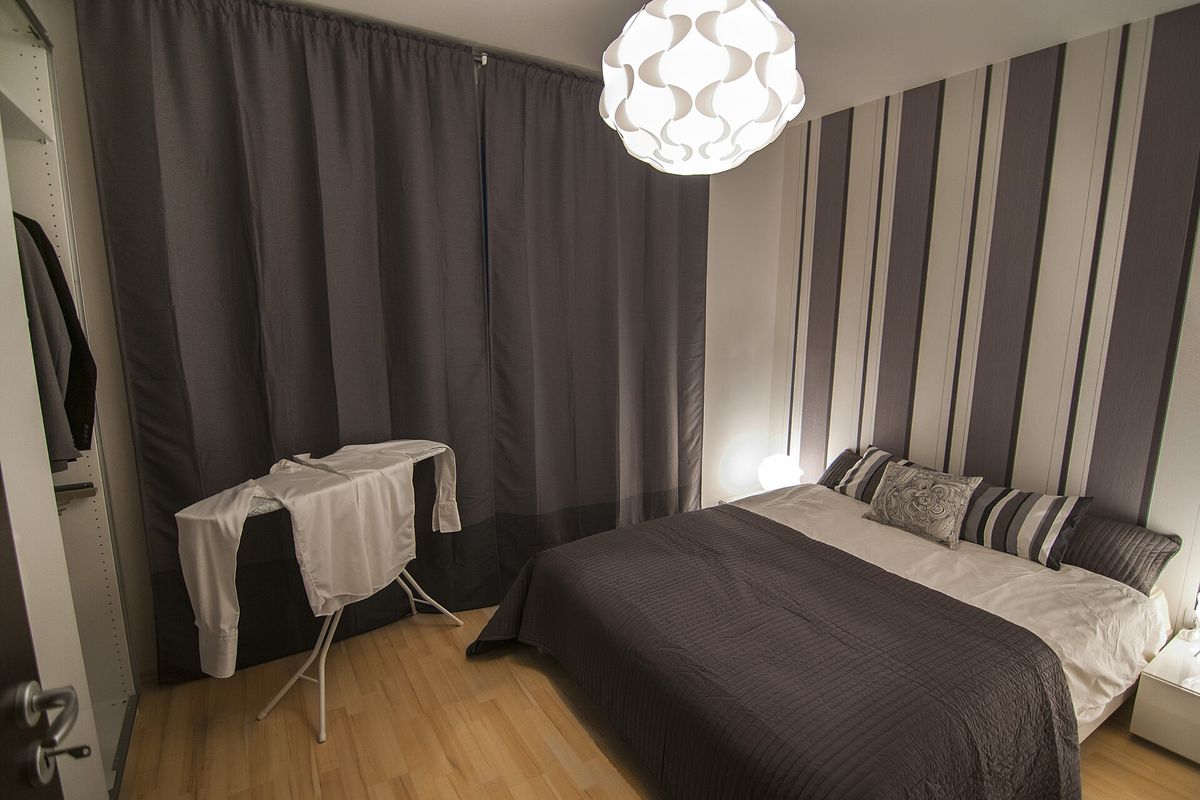 Dormitorio de un piso amueblado